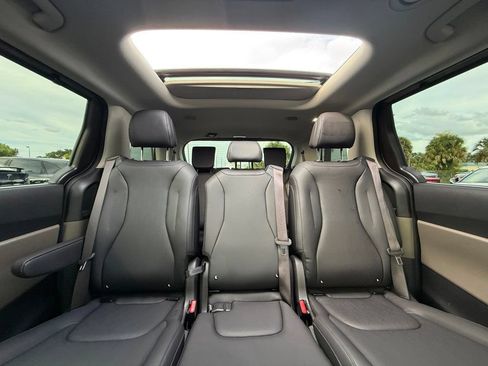 Used 2025 Kia Carnival SX FWD image 18