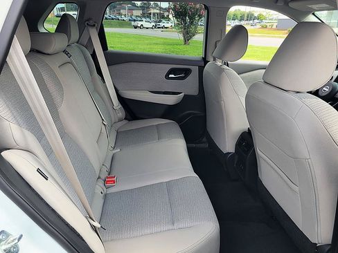 Used 2023 Nissan Rogue SV FWD image 15
