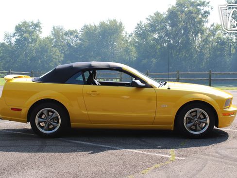 Used 2006 Ford Mustang GT RWD image 19
