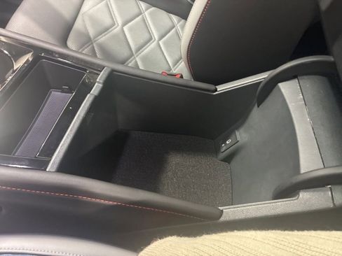 Used 2025 Volkswagen Atlas Peak Edition SE image 17