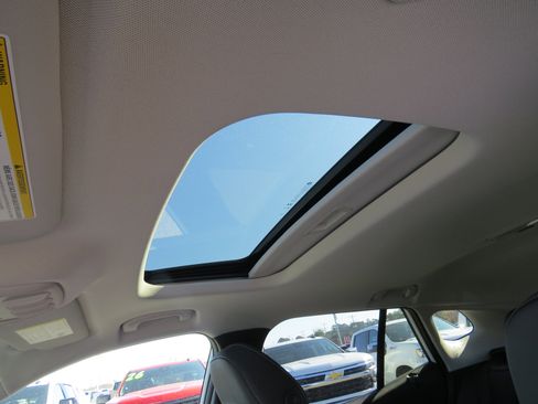 New 2026 Chevrolet Trax LT w/ Sunroof Package image 14