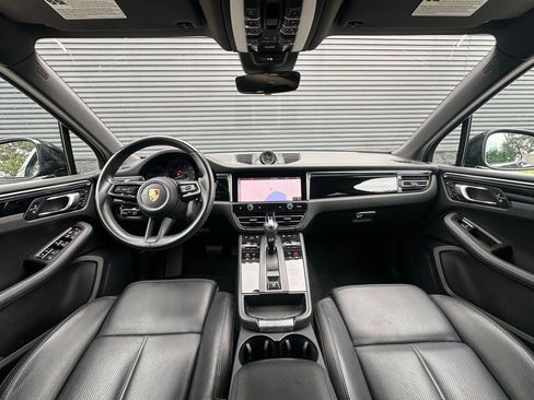 Certified 2023 Porsche Macan AWD/4WD image 6