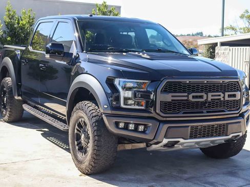 Used 2018 Ford F150 Raptor w/ Equipment Group 802A Luxury AWD/4WD image 3