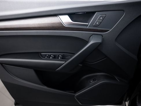 Certified 2025 Audi Q5 2.0T Premium image 14