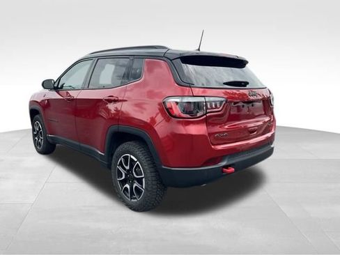 Used 2025 Jeep Compass Trailhawk AWD/4WD image 5