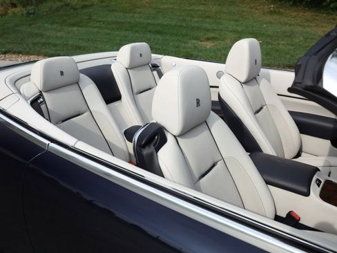 Used 2019 Rolls-Royce Dawn image 6