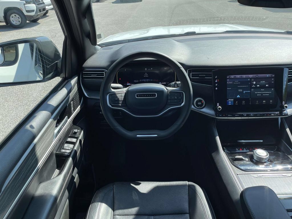 Used 2024 Jeep Wagoneer L Series II w/ Flexible Seating Group AWD/4WD image 14