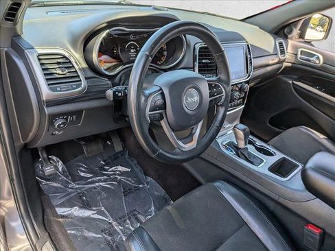 Used 2019 Jeep Grand Cherokee Altitude AWD/4WD image 9