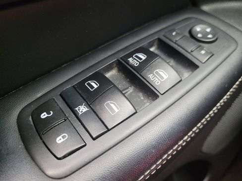 Used 2017 Jeep Grand Cherokee Limited w/ Luxury Group II image 27