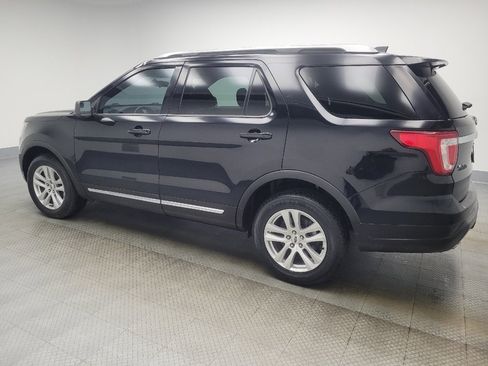 Used 2018 Ford Explorer XLT AWD/4WD image 3