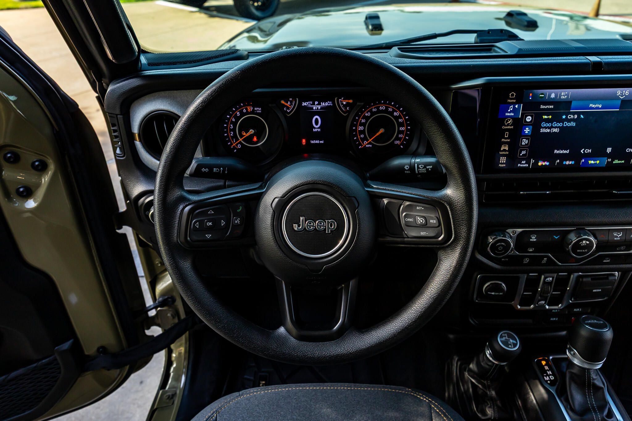 Used 2025 Jeep Gladiator Sport AWD/4WD image 18