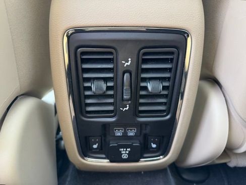 Used 2019 Jeep Grand Cherokee Limited w/ Luxury Group II AWD/4WD image 32