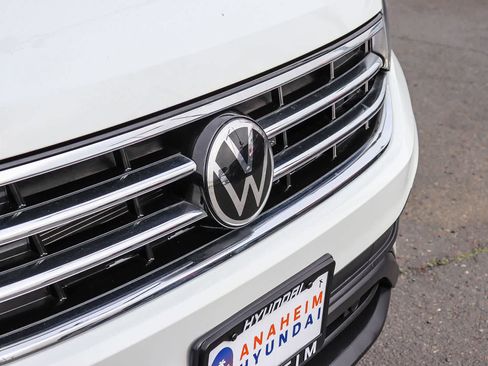 Used 2022 Volkswagen Tiguan SE image 5