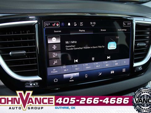 Used 2024 Chrysler Pacifica Touring-L image 32