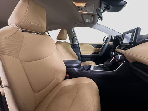 Used 2020 Toyota RAV4 LE image 28