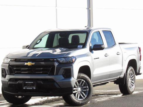 Used 2024 Chevrolet Colorado LT image 1