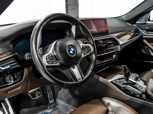 Used 2019 BMW M550i xDrive image 21