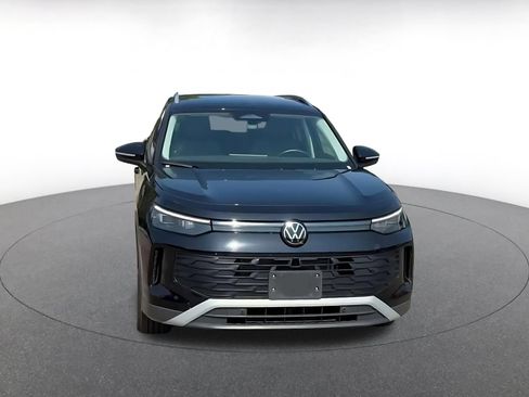 Used 2026 Volkswagen Tiguan SE AWD/4WD image 3