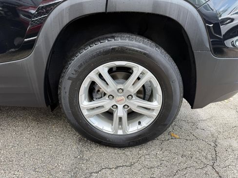 Used 2023 GMC Terrain SLE image 26