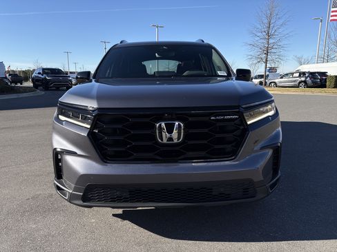 Used 2025 Honda Pilot Black Edition image 3