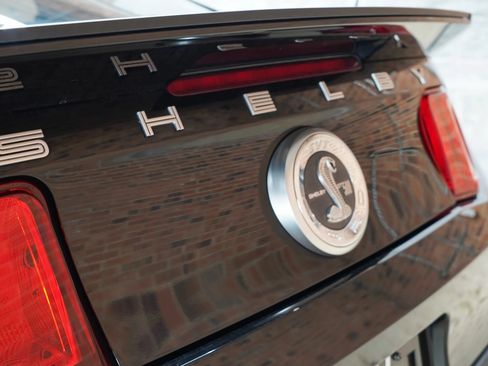 Used 2010 Ford Mustang Shelby GT500 RWD image 36