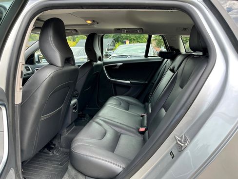 Used 2015 Volvo V60 T5 Platinum image 20