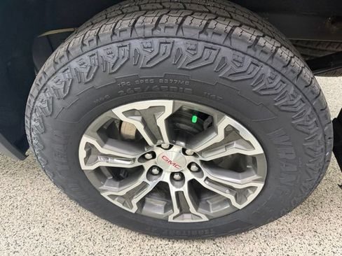 Used 2025 GMC Sierra 1500 SLT AWD/4WD image 8