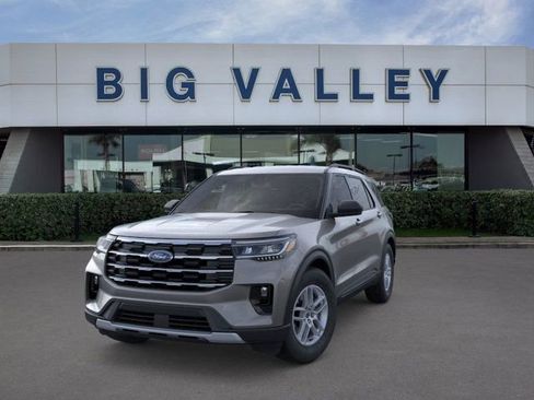 New 2026 Ford Explorer Active w/ Active Comfort Package image 2