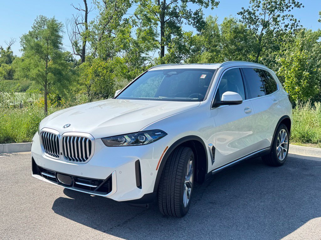 Used 2026 BMW X5 xDrive40i w/ Premium Package AWD/4WD image 3