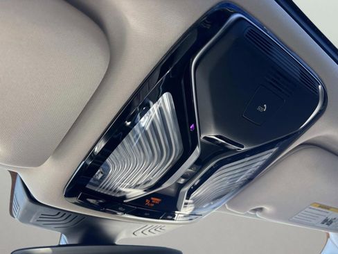 Used 2016 BMW 740i image 34