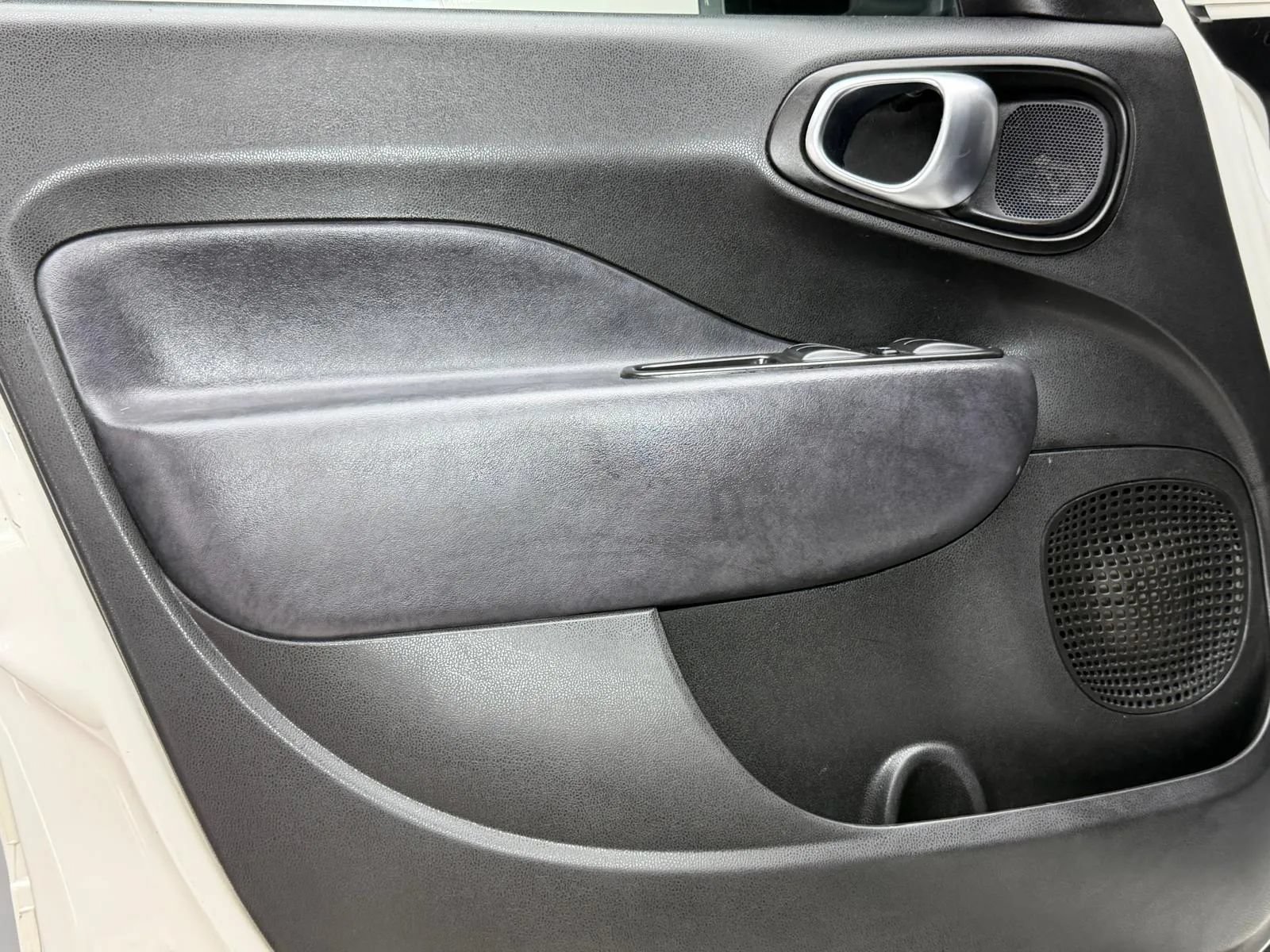 Used 2017 FIAT 500L Trekking FWD image 20