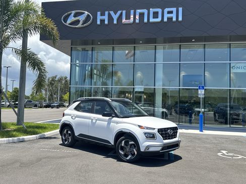 New 2025 Hyundai Venue Limited image 1