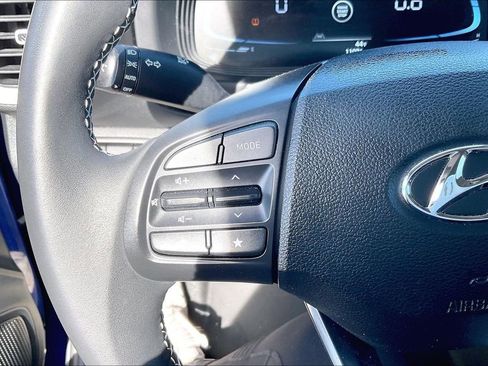 Used 2025 Hyundai Venue Limited FWD image 18