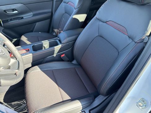 New 2025 Nissan Kicks SR AWD/4WD image 17