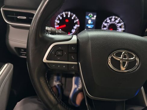 Used 2022 Toyota Highlander LE image 28