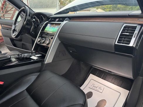 Used 2017 Land Rover Discovery HSE image 27