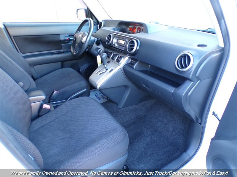 Used 2010 Scion xB FWD image 28