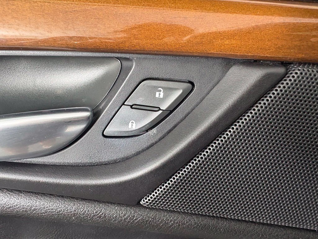 Used 2019 Cadillac Escalade Luxury AWD/4WD image 18