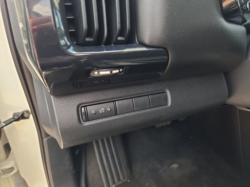 Used 2022 Nissan Pathfinder S FWD image 17