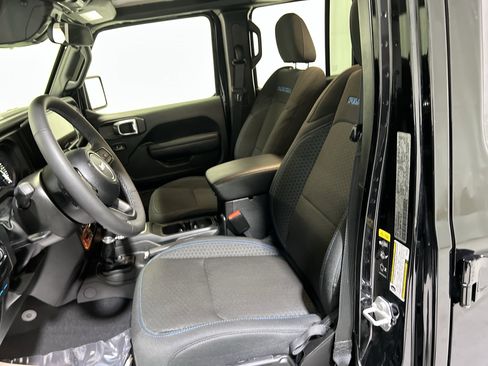 Used 2025 Jeep Wrangler Unlimited Rubicon 4xe w/ Convenience Group image 17