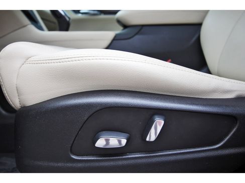 Used 2019 Cadillac XT5 FWD image 27