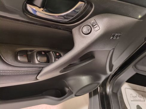 Used 2018 Nissan Rogue SV w/ Premium Package AWD/4WD image 18