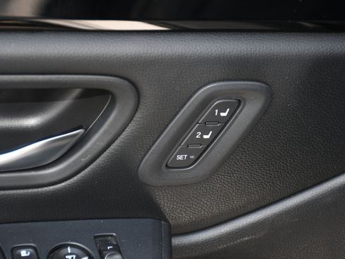 Used 2025 Honda Pilot EX-L image 11