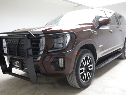 Used 2022 GMC Yukon XL AT4 AWD/4WD image 1