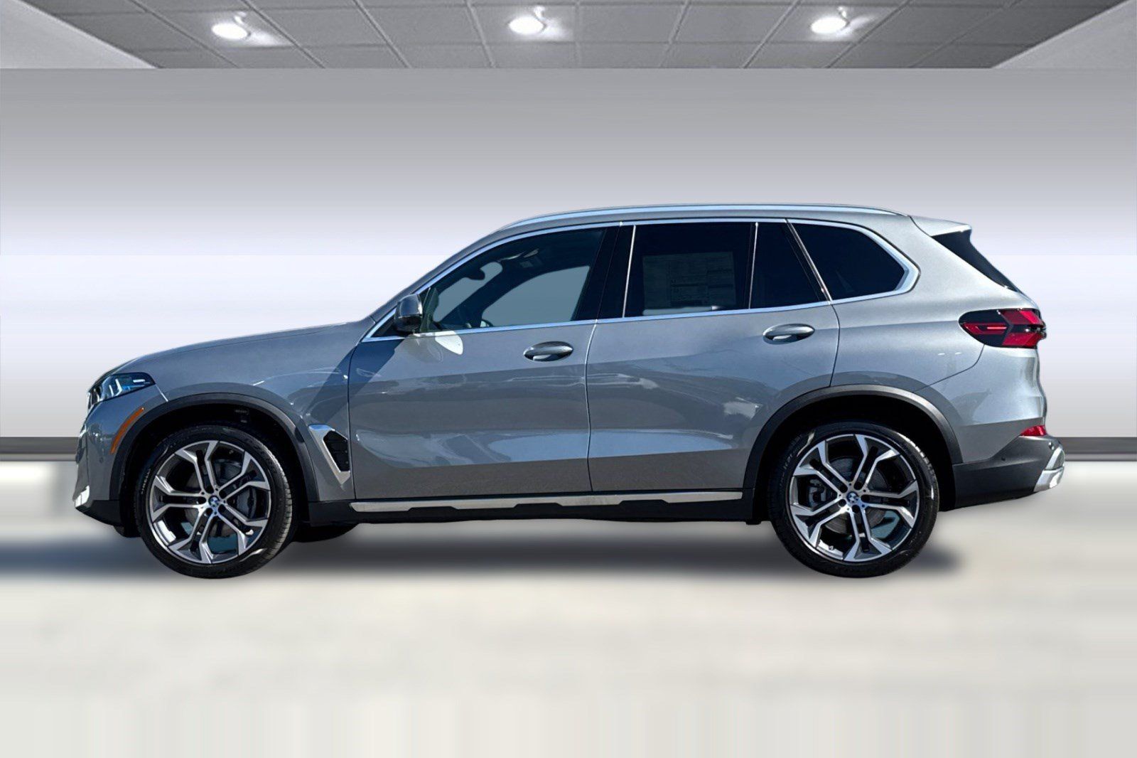 Used 2026 BMW X5 xDrive40i AWD/4WD image 2