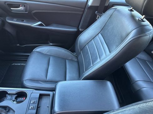 Used 2017 Toyota Camry XLE FWD image 17