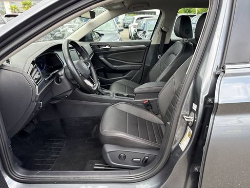 Used 2024 Volkswagen Jetta SE FWD image 14