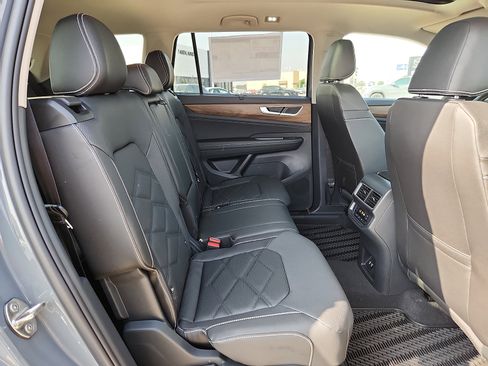 New 2026 Volkswagen Atlas SE FWD image 14