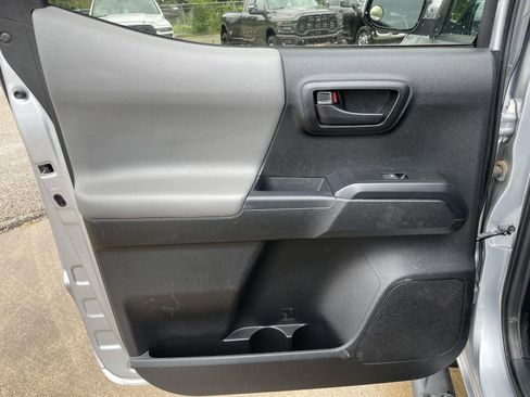 Used 2022 Toyota Tacoma SR w/ SR Convenience Package RWD image 32