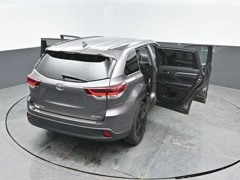 Used 2019 Toyota Highlander SE image 25